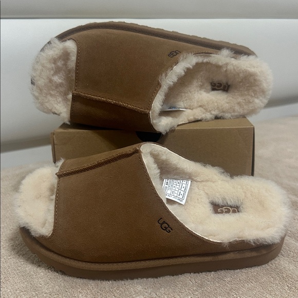 UGG Greenport Slide - Picture 2 of 8